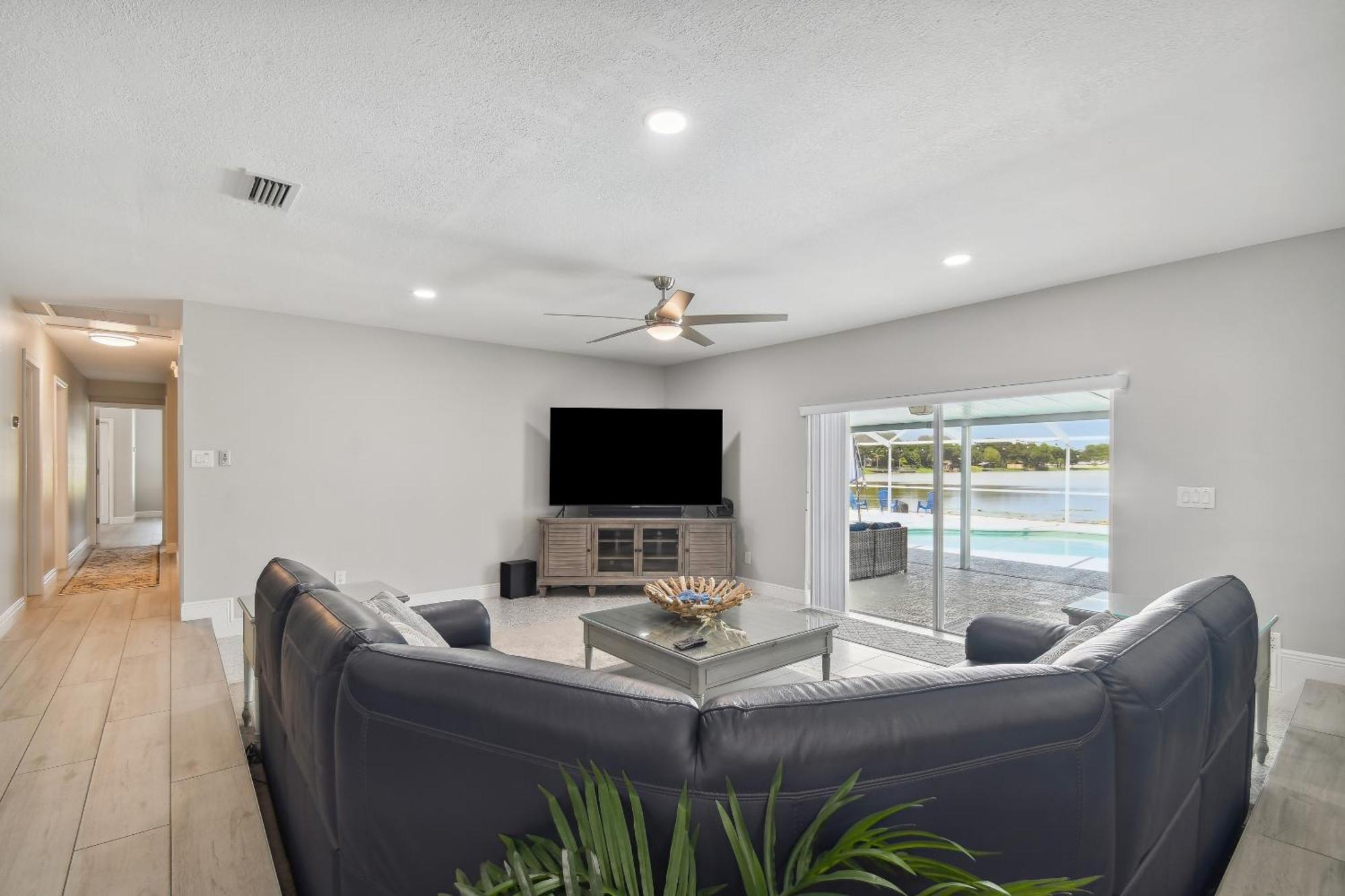 Lake House Westchase Area. Heated Pool Waterfront! Tampa Eksteriør bilde