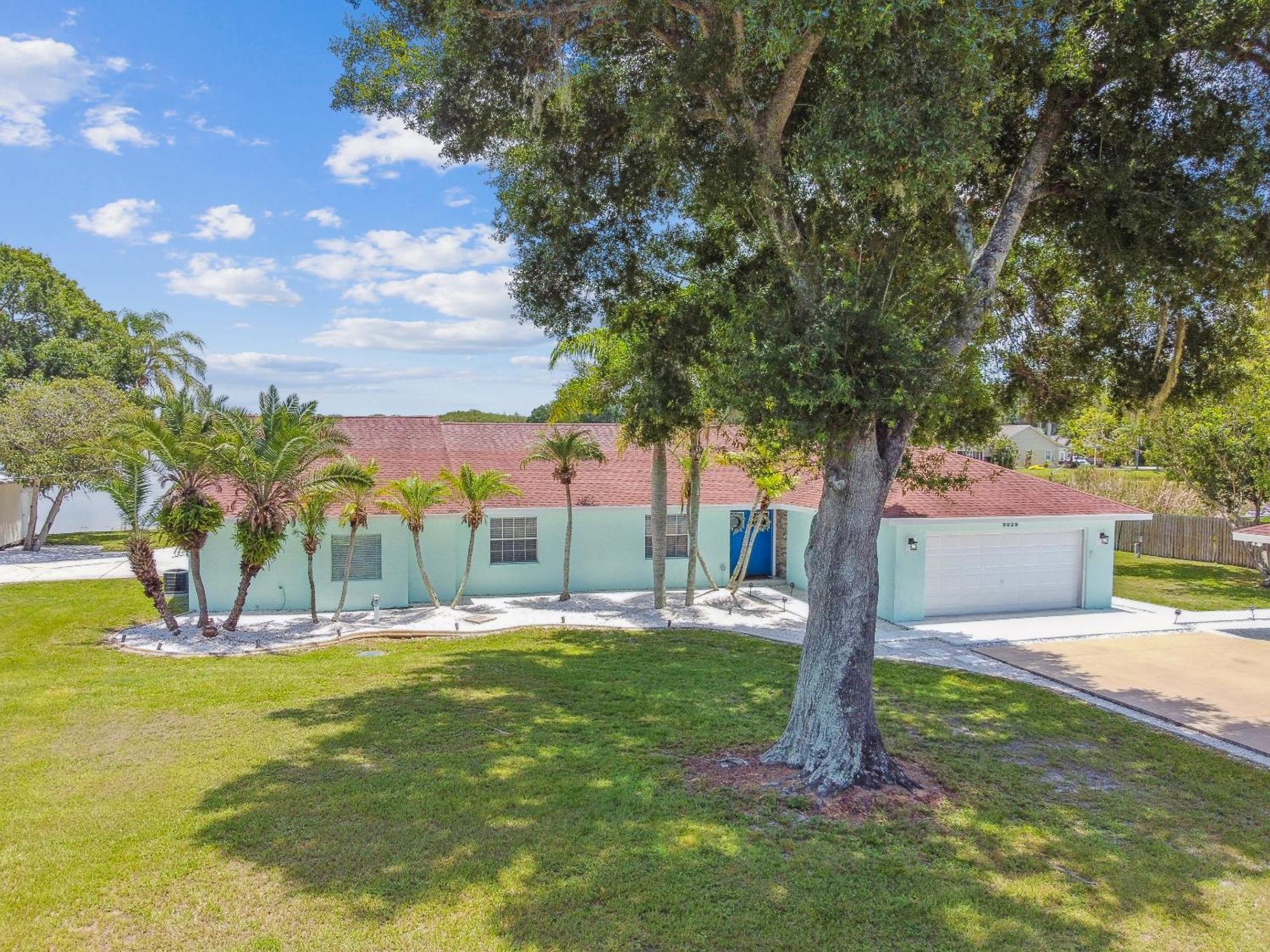 Lake House Westchase Area. Heated Pool Waterfront! Tampa Eksteriør bilde