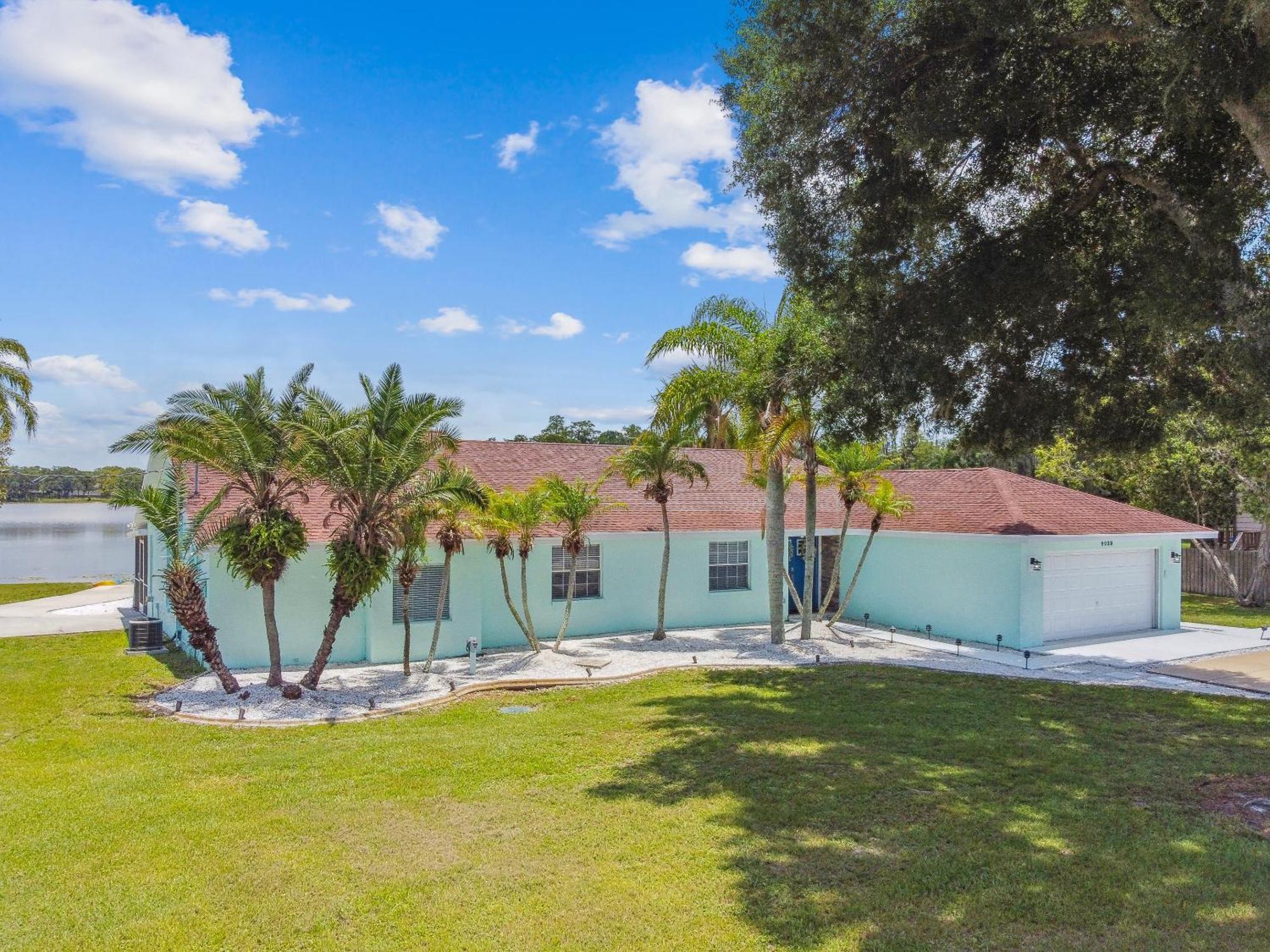 Lake House Westchase Area. Heated Pool Waterfront! Tampa Eksteriør bilde