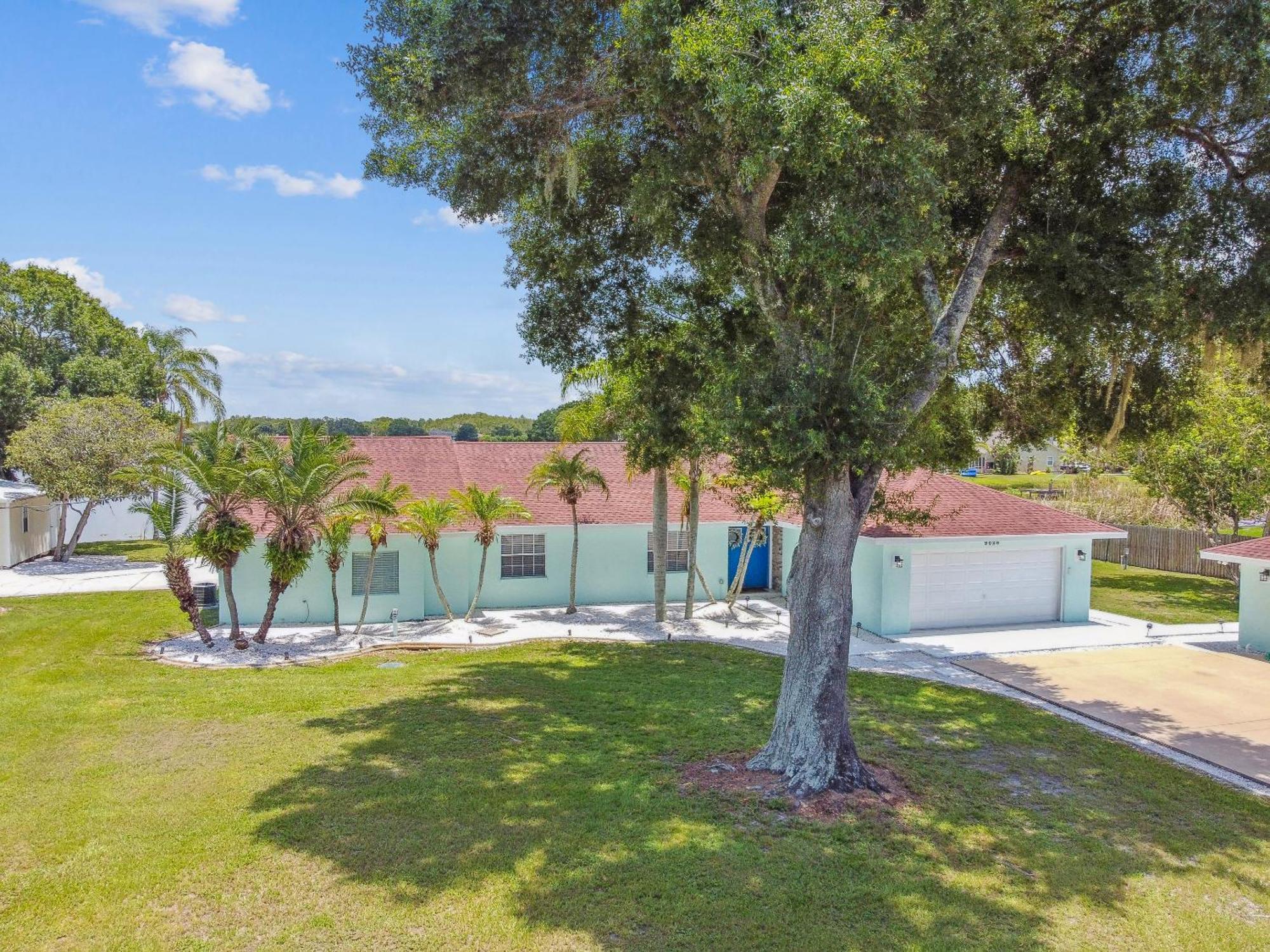 Lake House Westchase Area. Heated Pool Waterfront! Tampa Eksteriør bilde