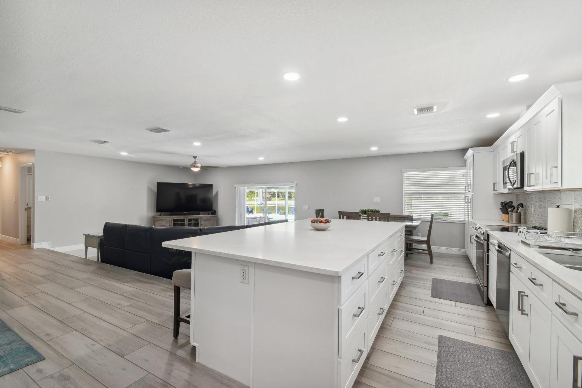 Lake House Westchase Area. Heated Pool Waterfront! Tampa Eksteriør bilde