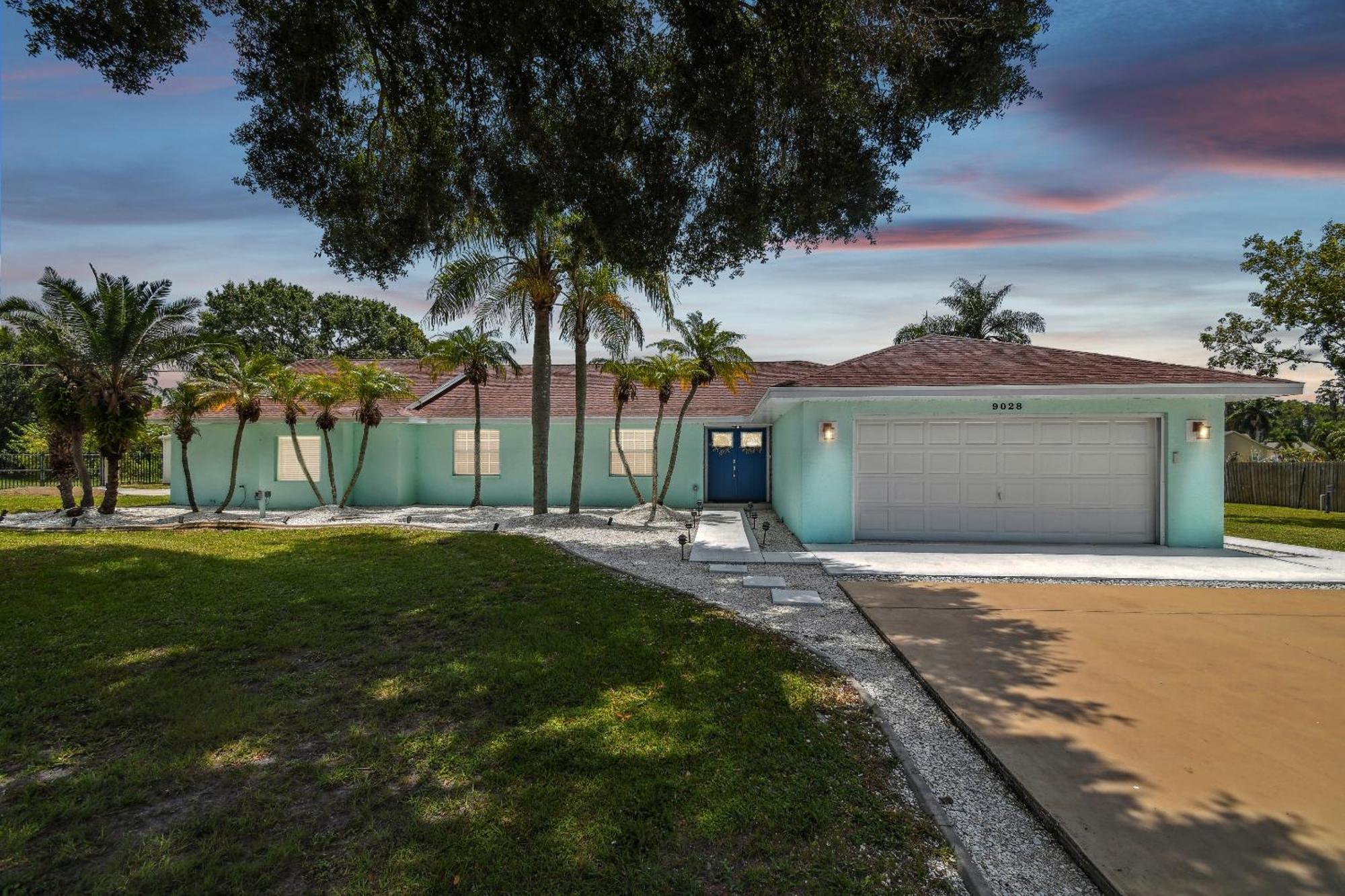 Lake House Westchase Area. Heated Pool Waterfront! Tampa Eksteriør bilde