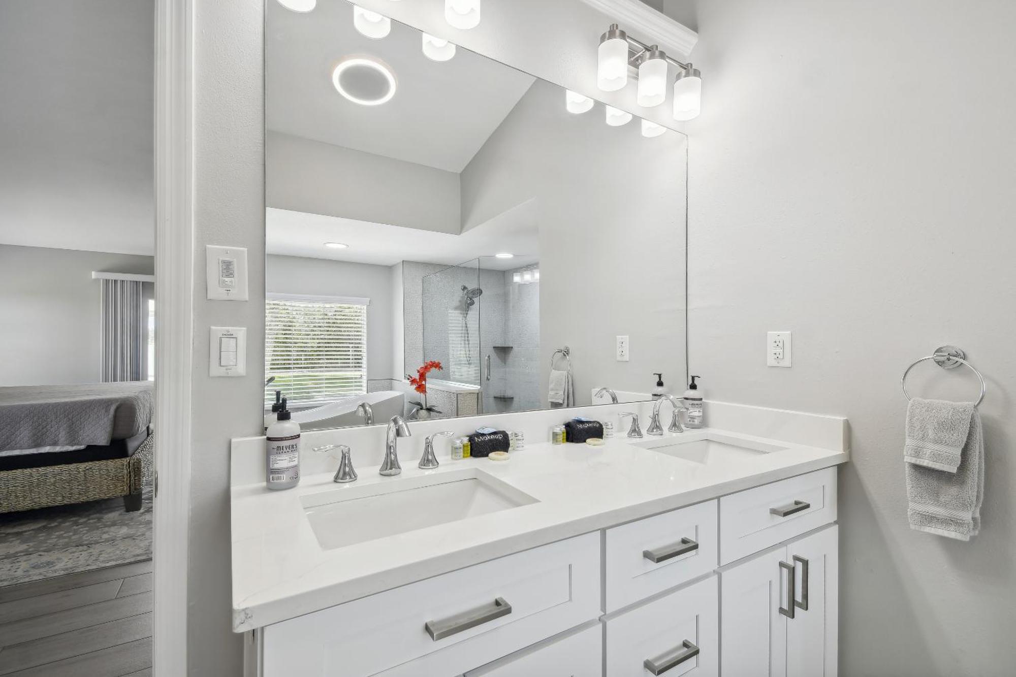 Lake House Westchase Area. Heated Pool Waterfront! Tampa Eksteriør bilde