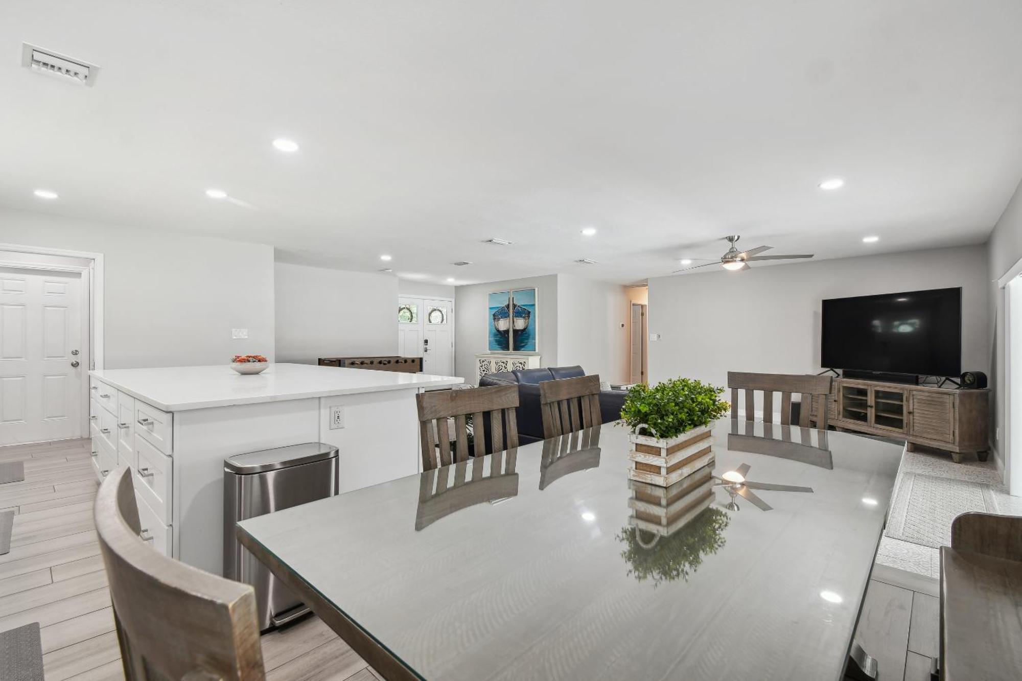 Lake House Westchase Area. Heated Pool Waterfront! Tampa Eksteriør bilde