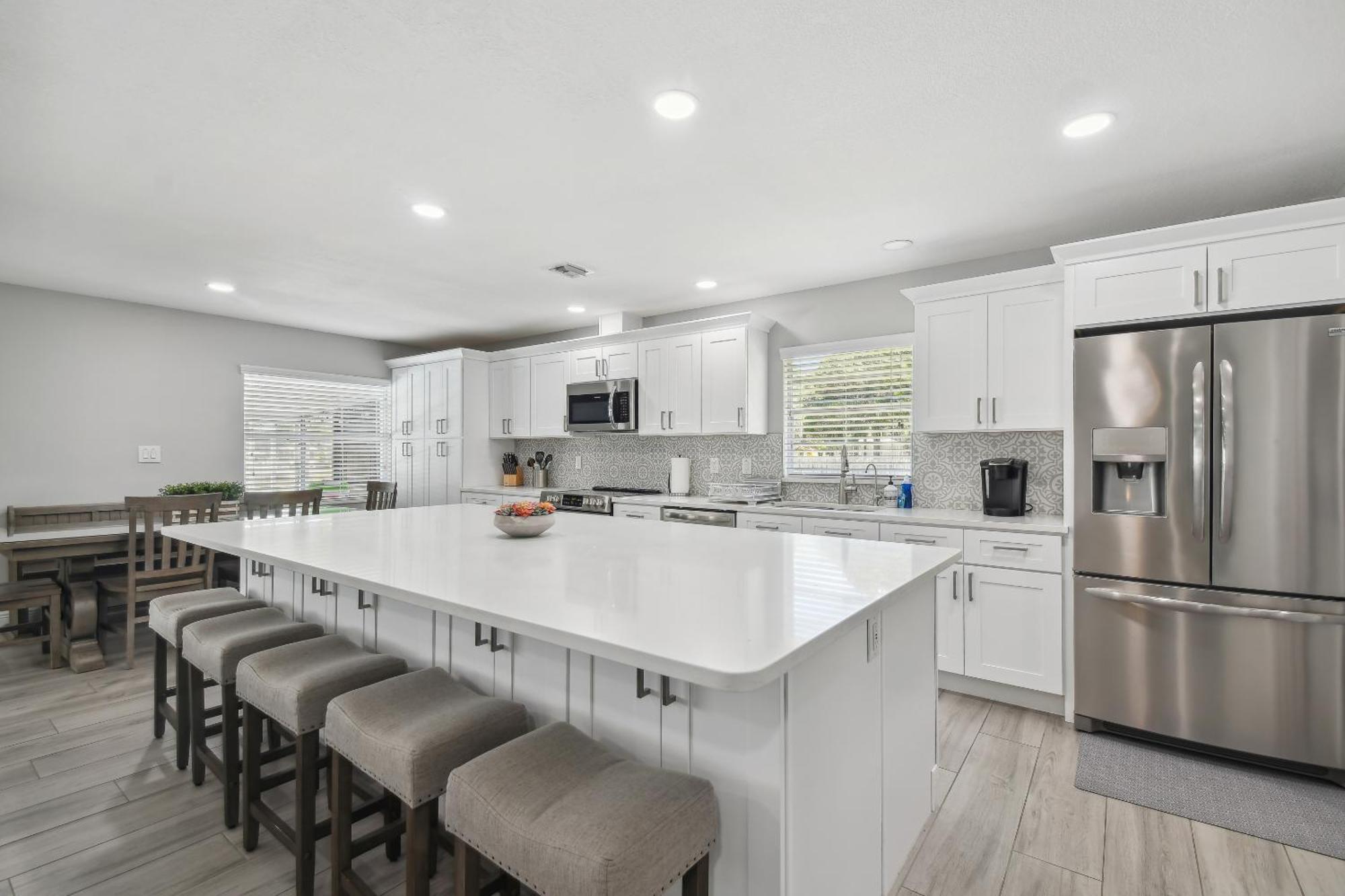 Lake House Westchase Area. Heated Pool Waterfront! Tampa Eksteriør bilde
