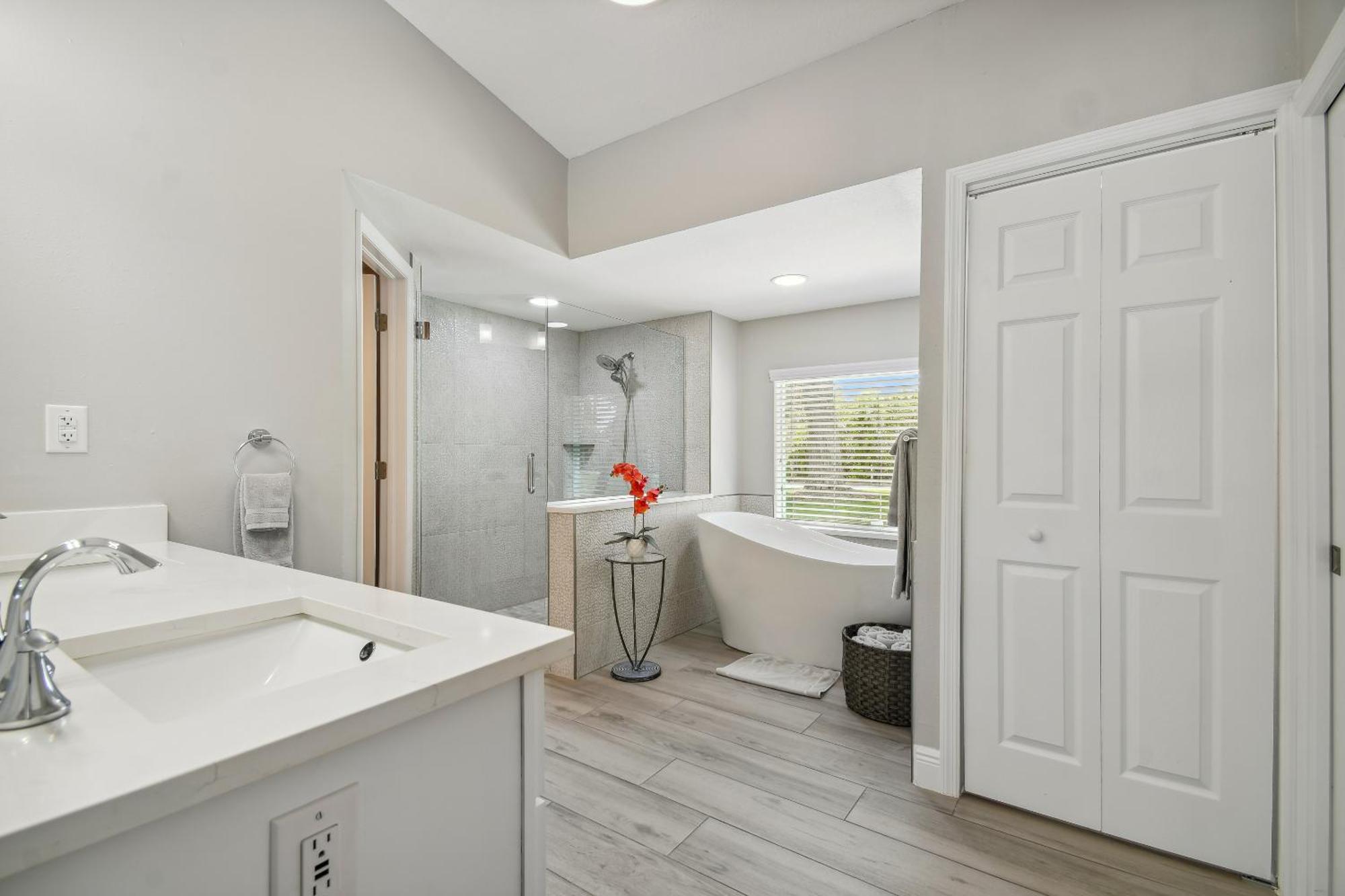 Lake House Westchase Area. Heated Pool Waterfront! Tampa Eksteriør bilde